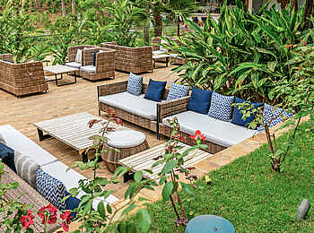 Gran Melia Arusha: Lounge am Pool