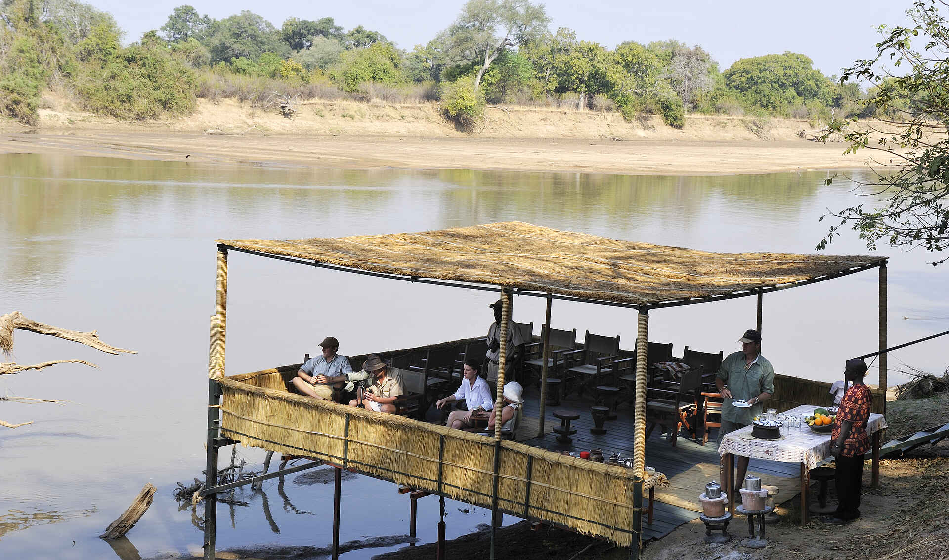 Kaingo Camp: FLussdeck