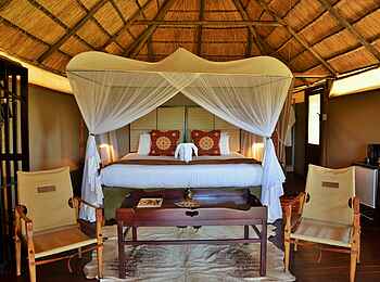 Khulu Bush Camp: Gästezelt Doppelbett Khulu Bush Camp: Gästezelt Doppelbett