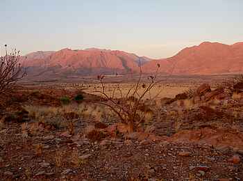 Okahirongo River Camp: rote Berge Okahirongo River Camp: rote Berge