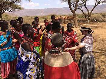 Sirikoi: Das Volk der Ngwesi mit einem Gast