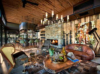 andBeyond Tengile River Lodge: Bar und Lounge