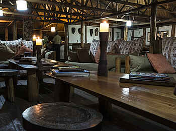 Buhoma Lodge: In der Lounge