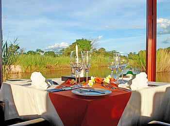 Divava Okavango Lodge and Spa: Dinner für zwei Divava Okavango Lodge and Spa: Dinner für zwei