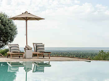 Governors' Mugie: Am Pool Governors' Mugie: Am Pool