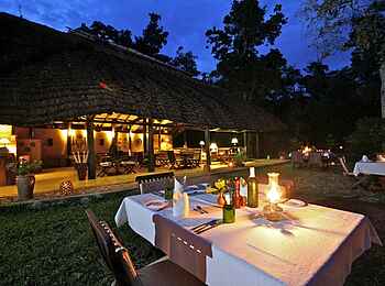 Ishasha Wilderness Camp: Romantisches Dinner Ishasha Wilderness Camp: Romantisches Dinner