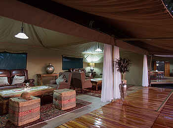 Kadizora Camp: Loungezelt und Deck Kadizora Camp: Loungezelt und Deck
