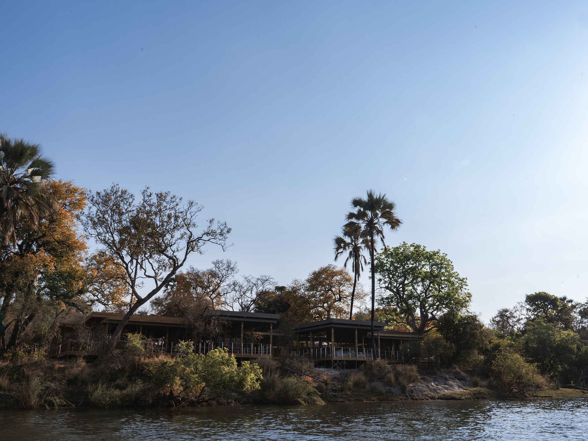 Victoria Falls River Lodge - Malachite Luxury Tented Suites: Blick auf die Lodge
