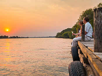 Mukambi Safari Lodge: Sundowner am Steg Mukambi Safari Lodge: Sundowner am Steg