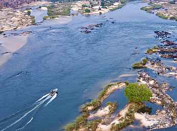 The River Farmhouse: Bootsfahrt von oben