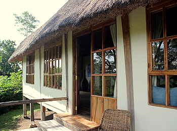 Volcanoes Kyambura Gorge Lodge: Äußeres eines COttage Volcanoes Kyambura Gorge Lodge: Äußeres eines COttage