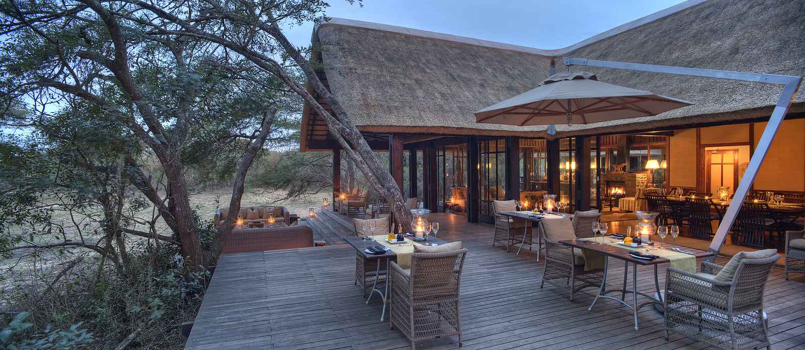 &Beyond Phinda Vlei Lodge: Terrasse des Hauptgebäudes &Beyond Phinda Vlei Lodge: Terrasse des Hauptgebäudes