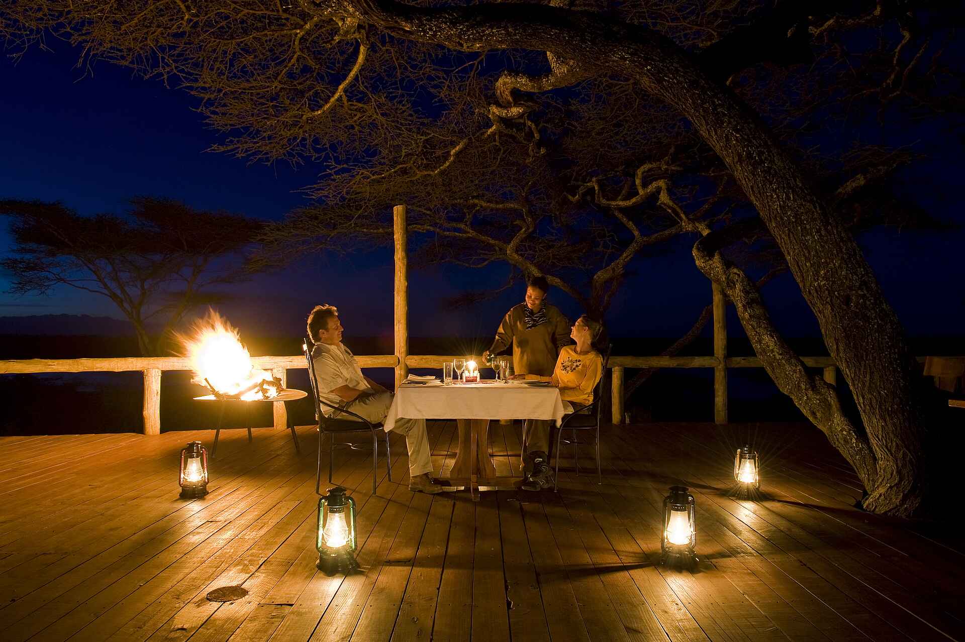 lake masek tented camp, serengeti nationalpark, süd serengeti, tanganyika wilderness camps, dinner, afrikarma, afrikarma safaris, afrikarma safaris - wildnis. hautnah., afrikarma.de