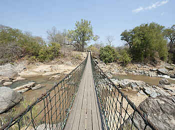 Mkulumadzi Lodge: Fußgängerhängebrücke