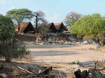 Mwagusi Safari Camp: Bandas am Flussufer