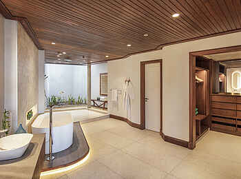 Paradis Beachcomber Golf Resort and Spa: Beachfront Suite Bad Paradis Beachcomber Golf Resort and Spa: Beachfront Suite Bad