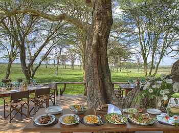 Sirikoi: Buffet für das Mittagessen auf der Veranda