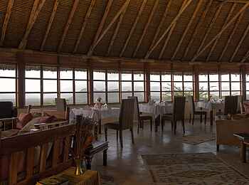 Sleeping Warrior Lodge: Lounge mit Panoramasicht Sleeping Warrior Lodge: Lounge mit Panoramasicht