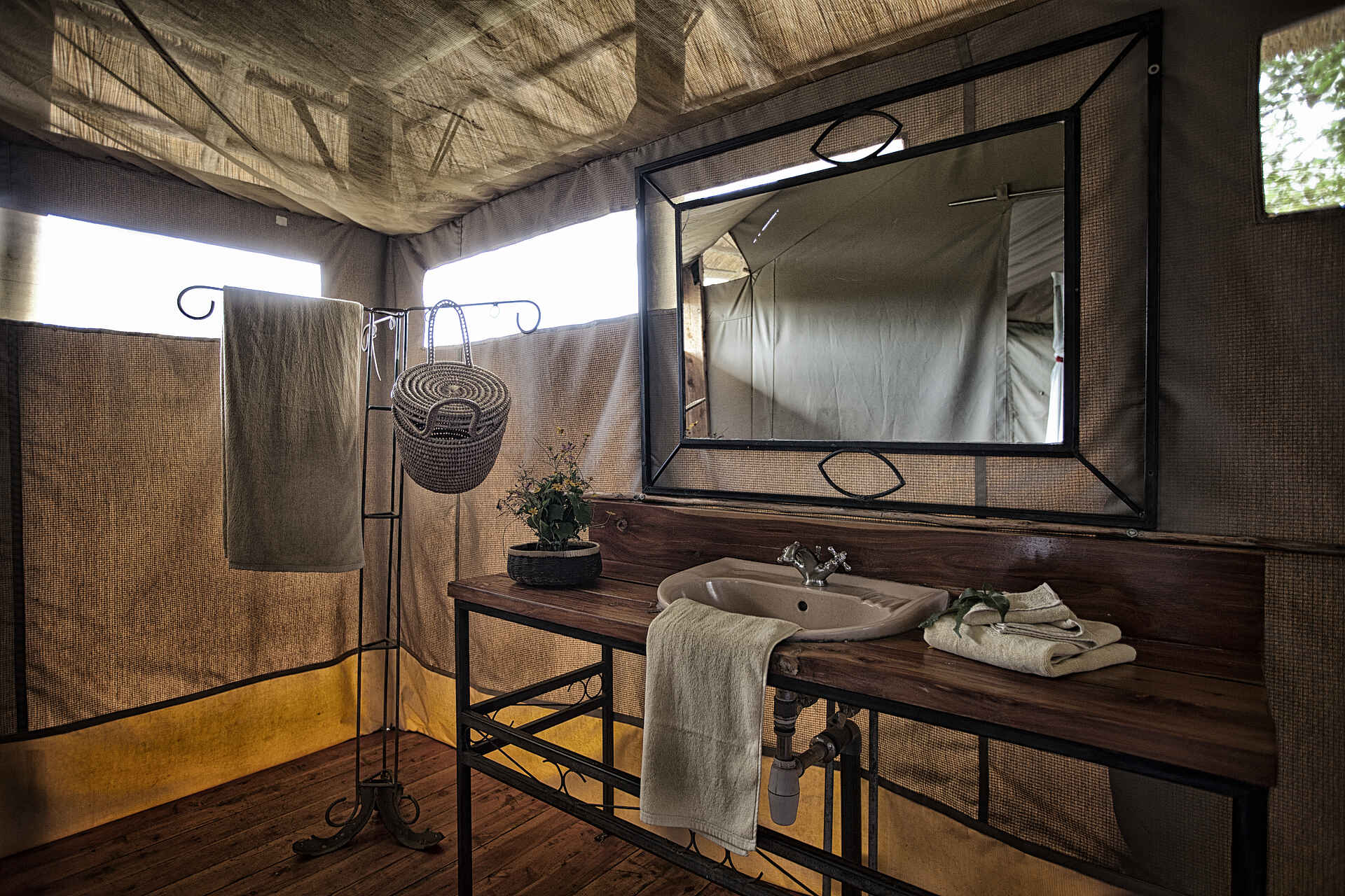 mbali mbali, tansania, tarangire nationalpark, tarangire river camp, badezimmer, afrikarma, afrikarma safaris, afrikarma safaris - wildnis. hautnah., afrikarma.de