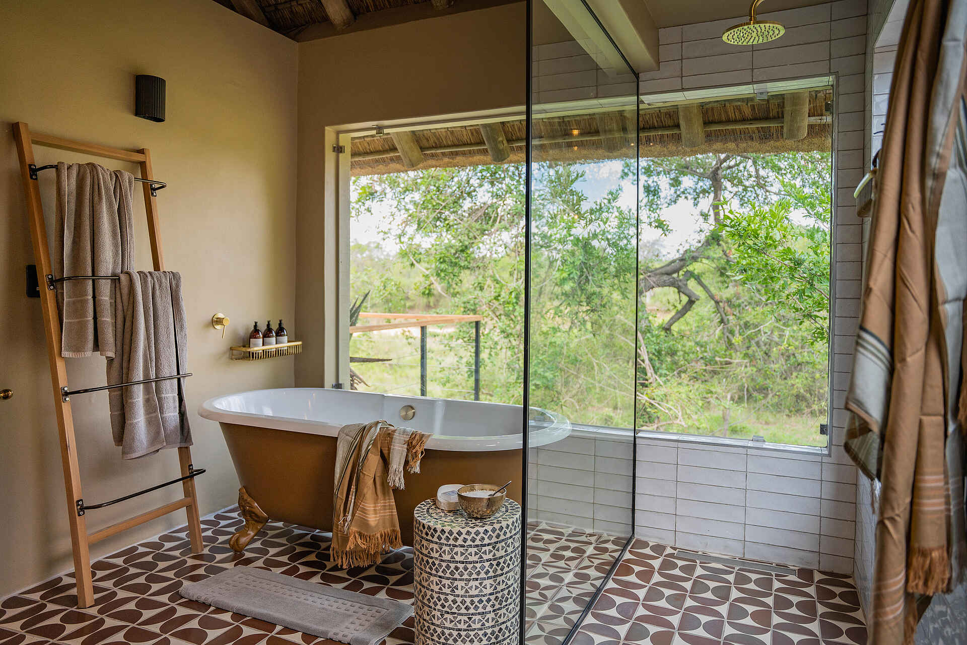Thornybush Game Lodge: Das Badezimmer