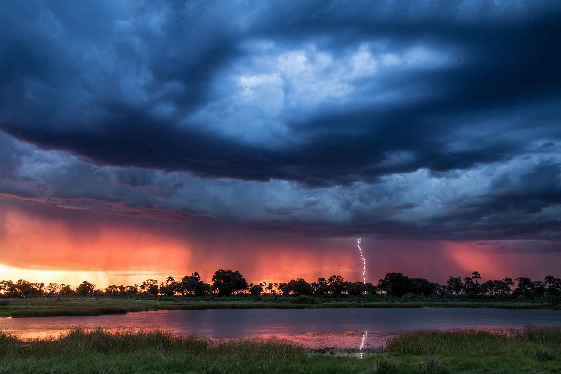 Qorokwe Camp: Gewitter in der Green Season