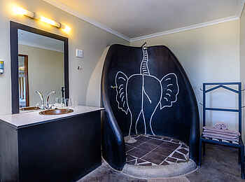 Etosha Safari Camp: Ensuite Badezimmer