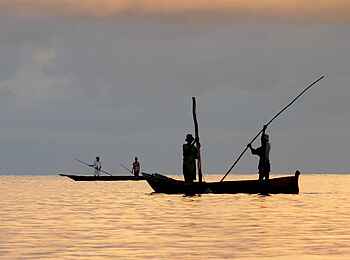 Fundu Lagoon: Traditionelle Boote Fundu Lagoon: Traditionelle Boote