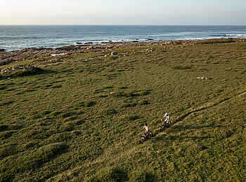 GweGwe Beach Lodge: Fahrradtour an der Küste