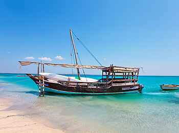 Ibo Island Lodge: Traditionelle Dhau an einer Sandbank