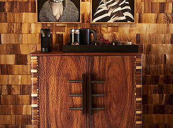 Laba Grumeti Art Lodge: Die Minibar in einer Safari Suite