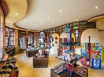 Lake Nakuru Sopa Lodge: Souvenir-Shop Lake Nakuru Sopa Lodge: Souvenir-Shop