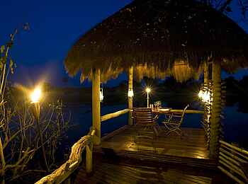 Little Mombo Camp: Nächtliche Sala Little Mombo Camp: Nächtliche Sala