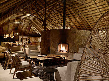 Lolelunga Private Reserve Lodge: Am Kamin