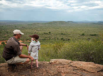 Madikwe Safari Lodge Lelapa: Ranger mit Kind