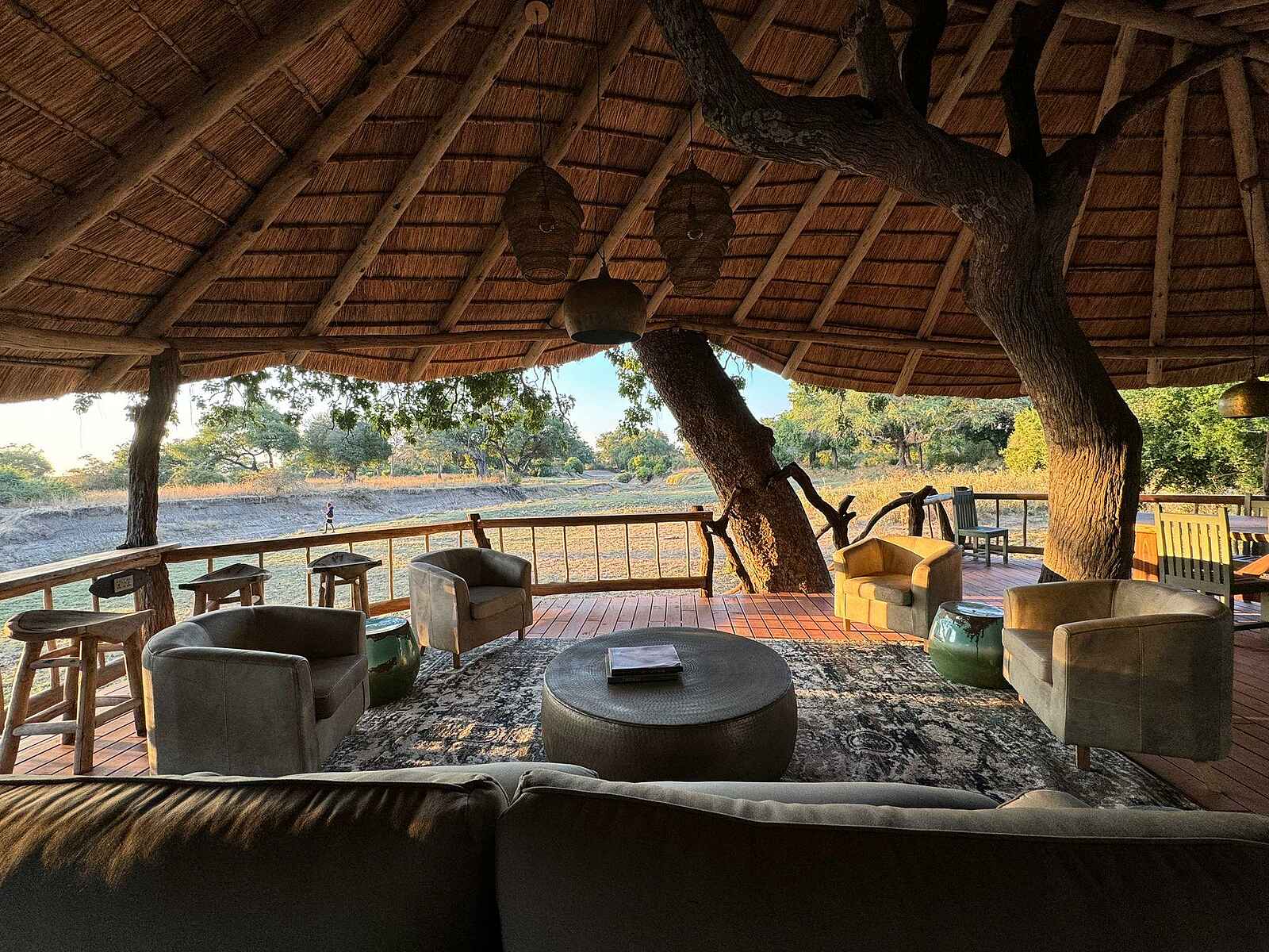 Mwamba Bush Camp: In der Lounge Mwamba Bush Camp: In der Lounge