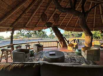 Mwamba Bush Camp: In der Lounge Mwamba Bush Camp: In der Lounge