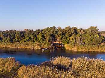 Nxamaseri Island Lodge: Lodge im Grünen Nxamaseri Island Lodge: Lodge im Grünen