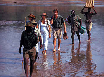 Robin Pope Safaris: Walking-Safari-Formation