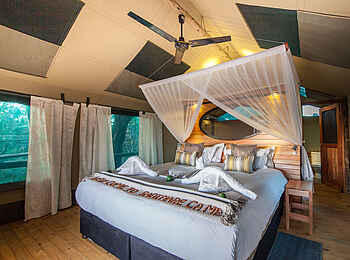 Rra Dinare Camp: Doppelbett mit Moskitonetz