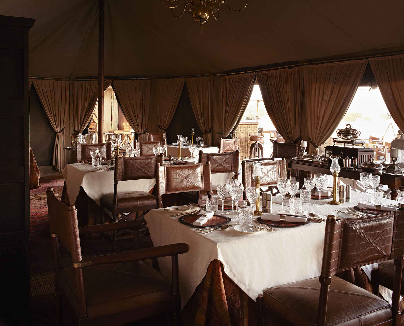 Singita Sabora Tented Camp: Speisesaal Singita Sabora Tented Camp: Speisesaal