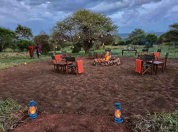 Tarangire Kuro Treetops Lodge: Lagerfeuerplatz Tarangire Kuro Treetops Lodge: Lagerfeuerplatz