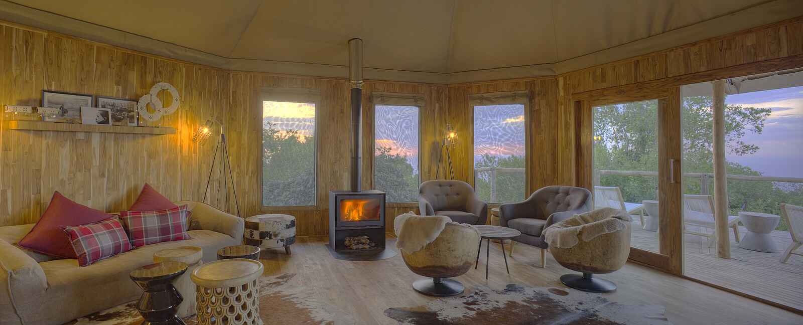 The Highlands Camp: Olmoti-Whisky-Bar The Highlands Camp: Olmoti-Whisky-Bar