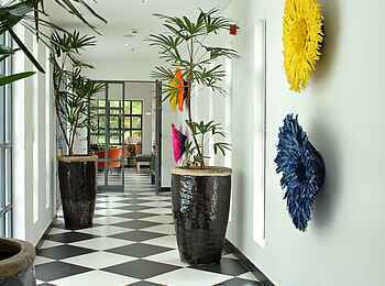 Latitude 0: Korridor am Empfang Latitude 0: Korridor am Empfang