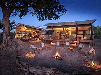 Linyanti Expeditions: Hauptzelt Linyanti Expeditions: Hauptzelt