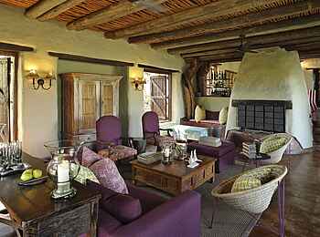 &Beyond Phinda Rock Lodge: Einrichtung der Lounge &Beyond Phinda Rock Lodge: Einrichtung der Lounge