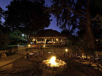 Chiawa Camp: Abend über dem Camp