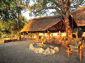 Kafunta River Lodge: Vor dem Hauptgebäude