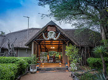 Kambaku Safari Lodge Südafrika: Der Eingang zur Lodge Kambaku Safari Lodge Südafrika: Der Eingang zur Lodge