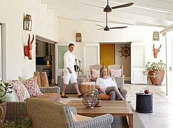 La Cle des Montagnes: Eine Lounge für entspannte Stunden in der Villa Le Colonial La Cle des Montagnes: Eine Lounge für entspannte Stunden in der Villa Le Colonial