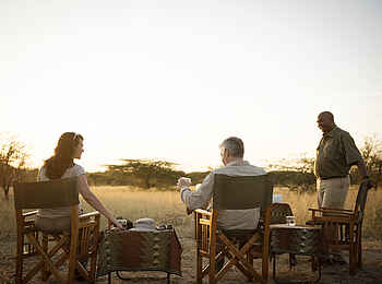 Oliver's Camp: Beim Sundwoner Oliver's Camp: Beim Sundwoner